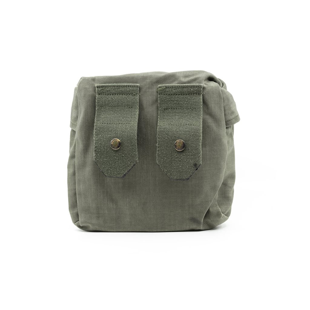 Bolsa lateral KAZ03 SMALL verde usada junto a mochila RU90 Alpinrucksack