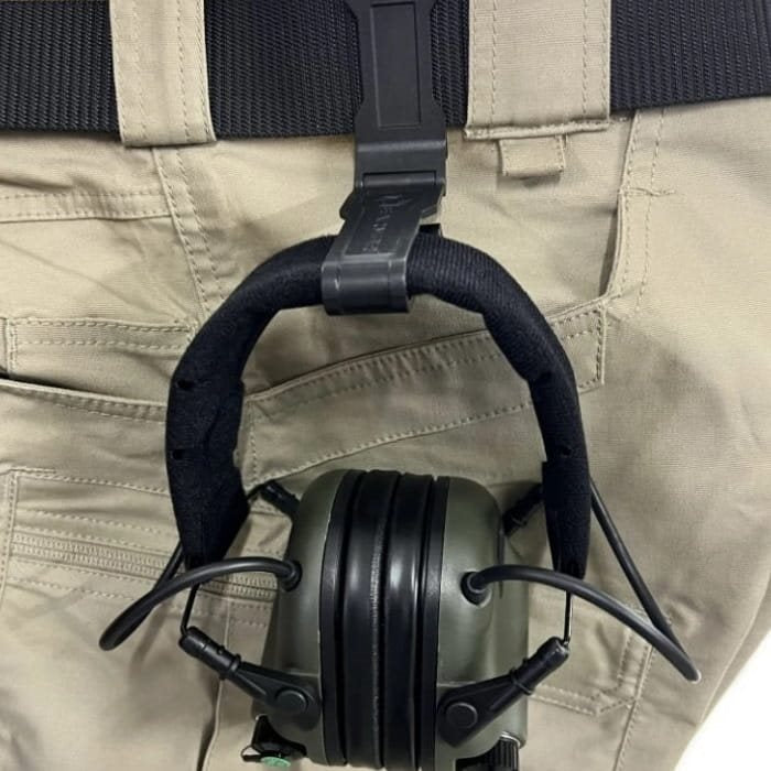 Clip de cinturón plástico para auriculares negro S08 en imagen del producto