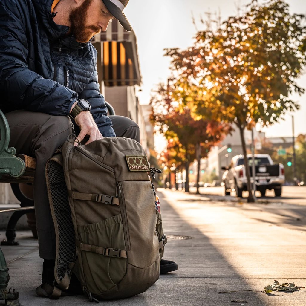 Mochila S1 JACKNIFE gris 16 L, EDC resistente, portación oculta, admite portátil hasta 17 pulgadas