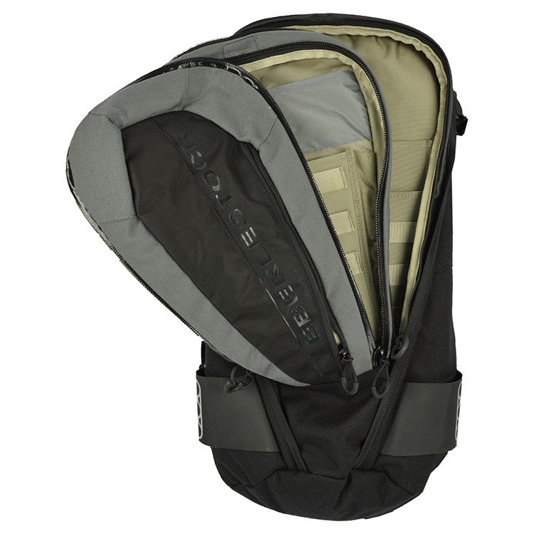 Mochila Eberlestock Cherry Bomb Pack negra diseñada para porte oculto de arma con aspecto discreto