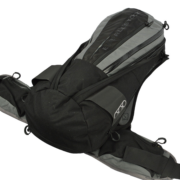 Mochila Eberlestock Cherry Bomb Pack negra diseñada para porte oculto de arma con aspecto discreto