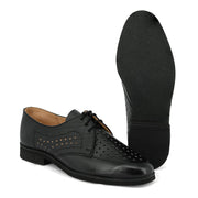 Polobotky 97 perforados AČR negros, zapato bajo perforado, vista lateral