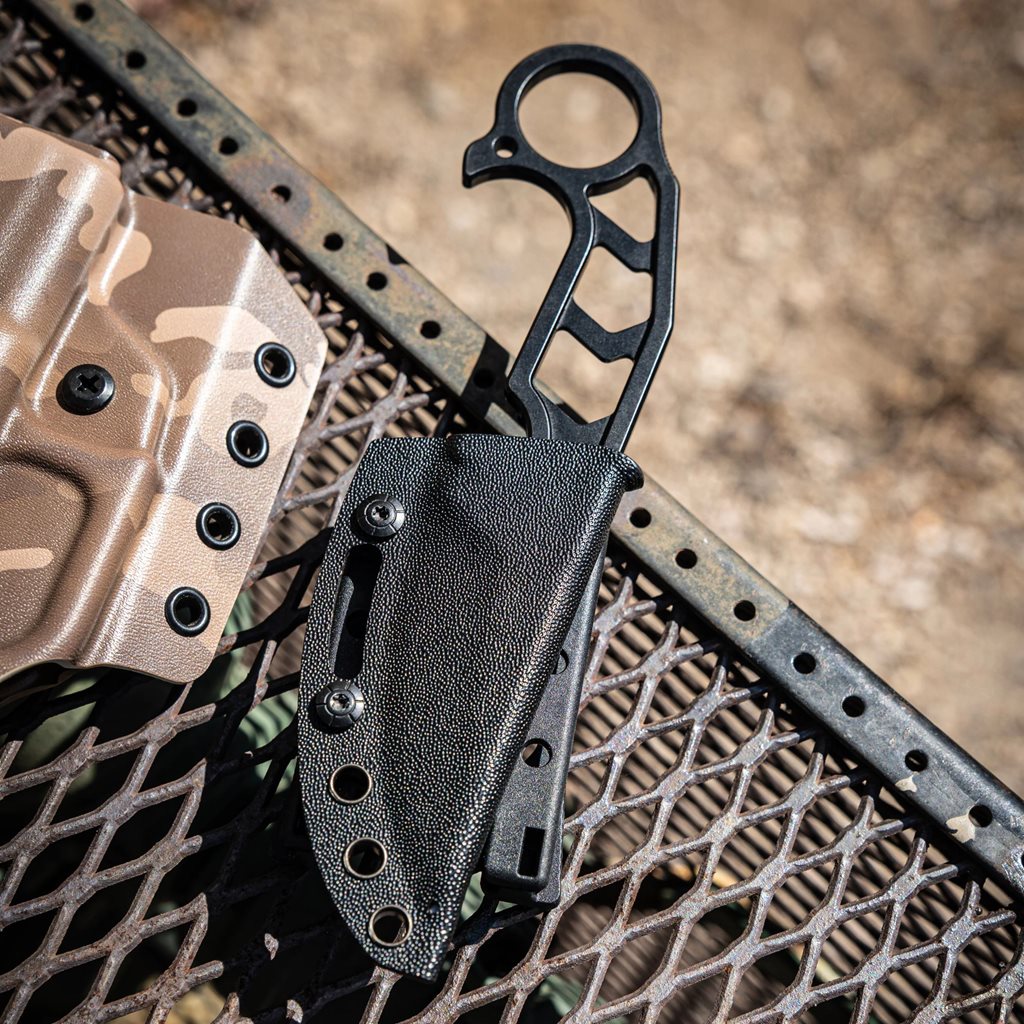 Cuchillo SKELETOR negro con funda kydex y empuñadura esqueletal