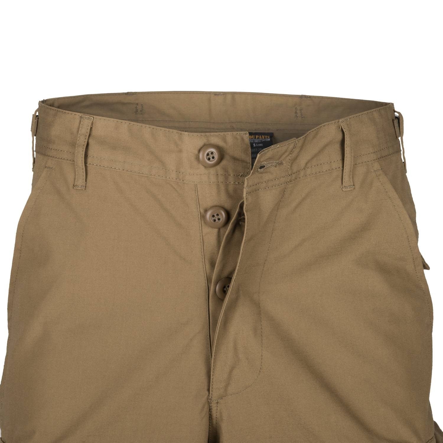 Pantalones BDU rip-stop, cierre de botones, tiras laterales y cordones en los tobillos