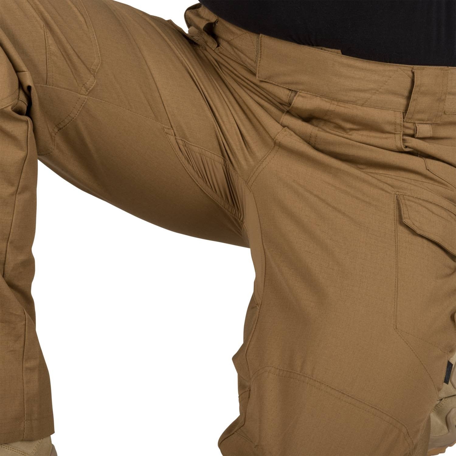Pantalones UTP FLEX COYOTE Helikon-Tex en color coyote, vista frontal
