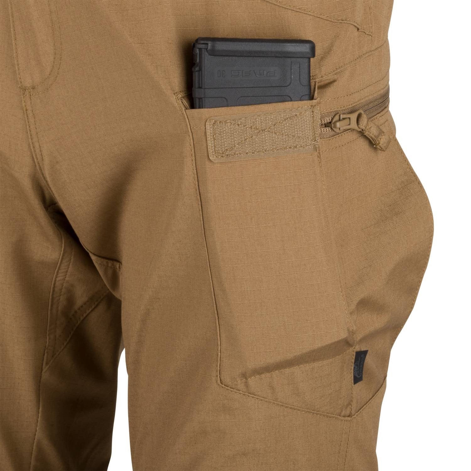 Pantalones UTP FLEX COYOTE Helikon-Tex en color coyote, vista frontal