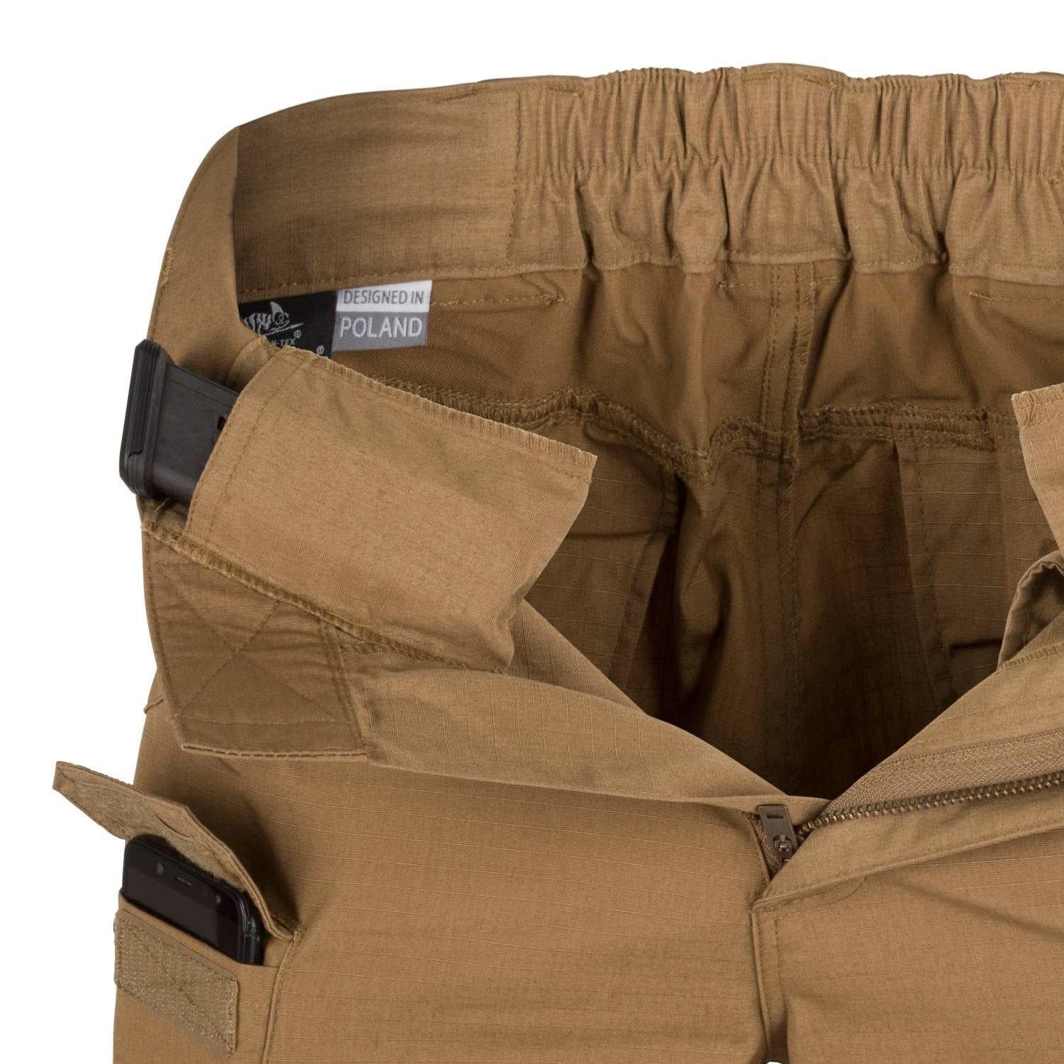 Pantalones UTP FLEX COYOTE Helikon-Tex en color coyote, vista frontal