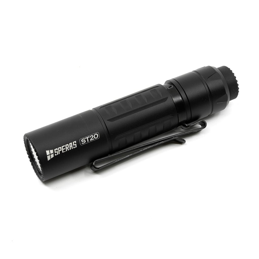 Linterna recargable ST20A negra, 1300 lúmenes, alcance 175 m, IP68