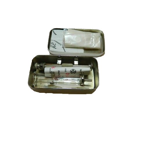 Jeringa de vidrio 2 ml en caja metálica (47x86x27 mm). Material almacenado sin garantía de funcionamiento