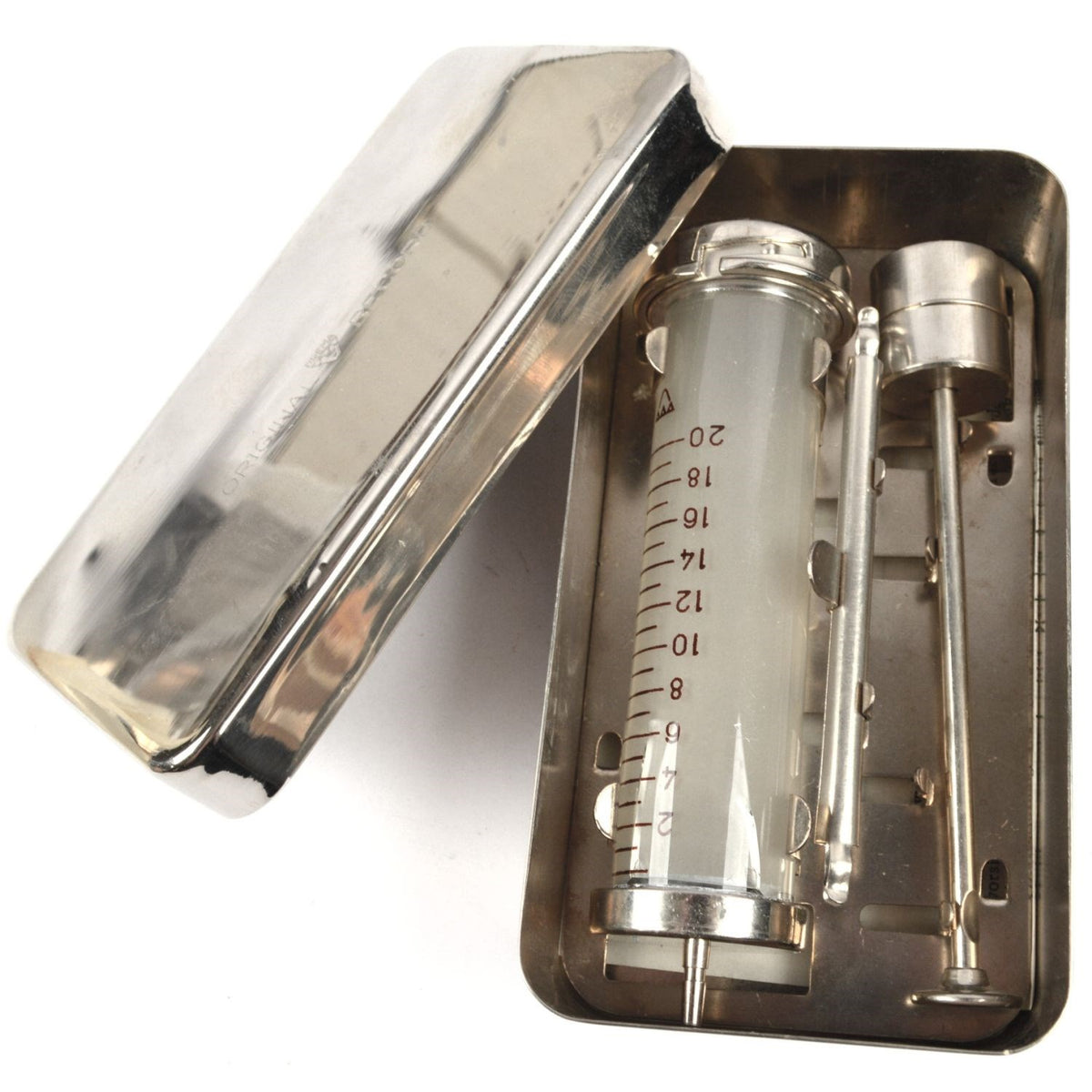Jeringa de vidrio 20ml en caja metálica 65x130x35 mm