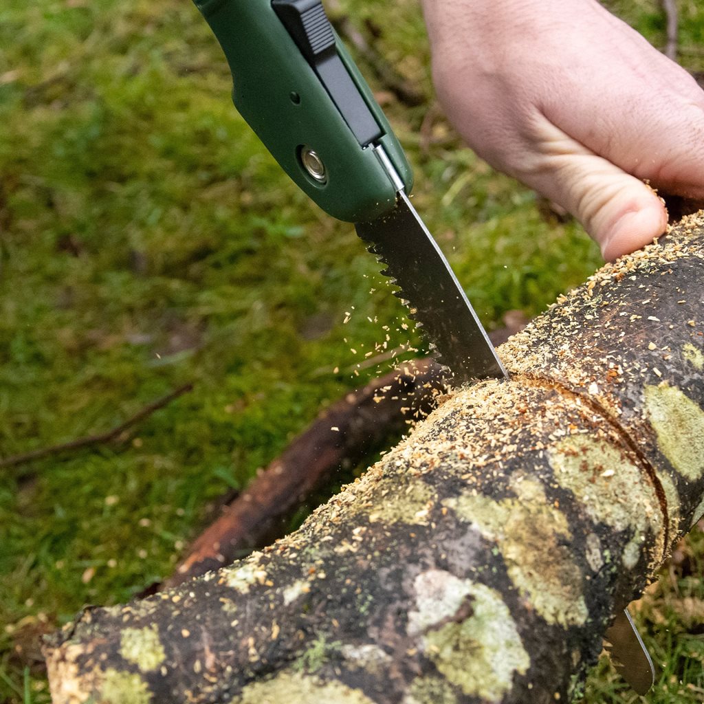 Sierra plegable ROSOMÁK con hoja dentada para cortar madera seca