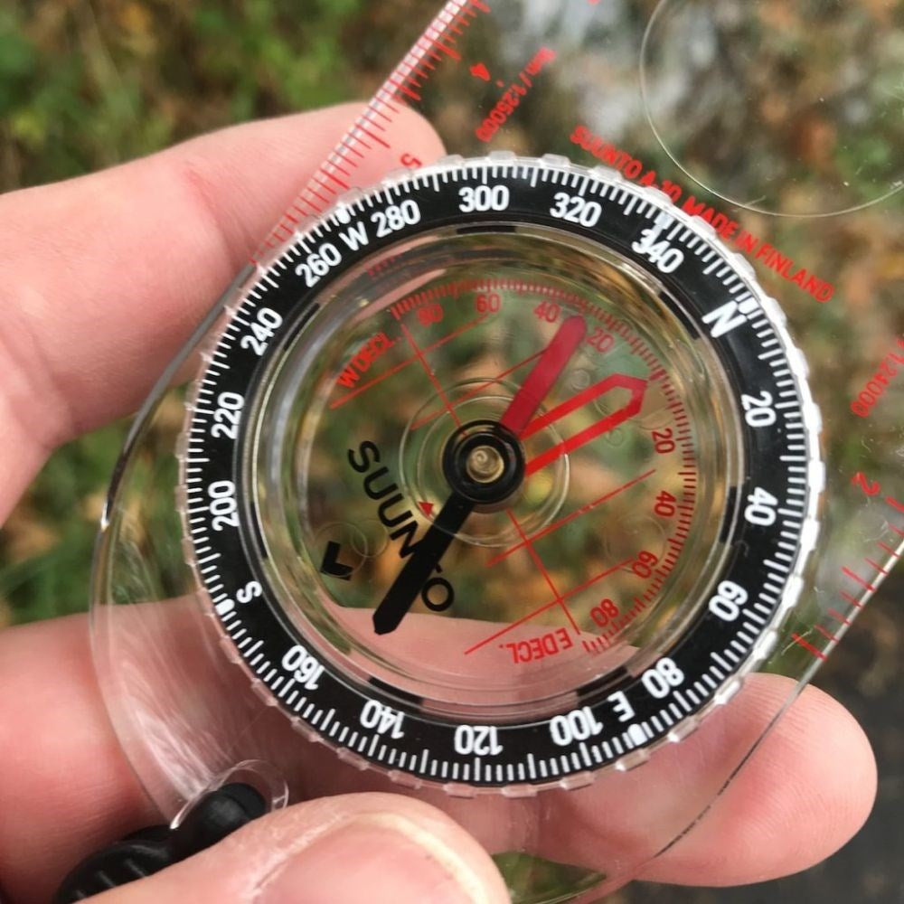 Brújula de placa SUUNTO A-10 NH, 57x90 mm