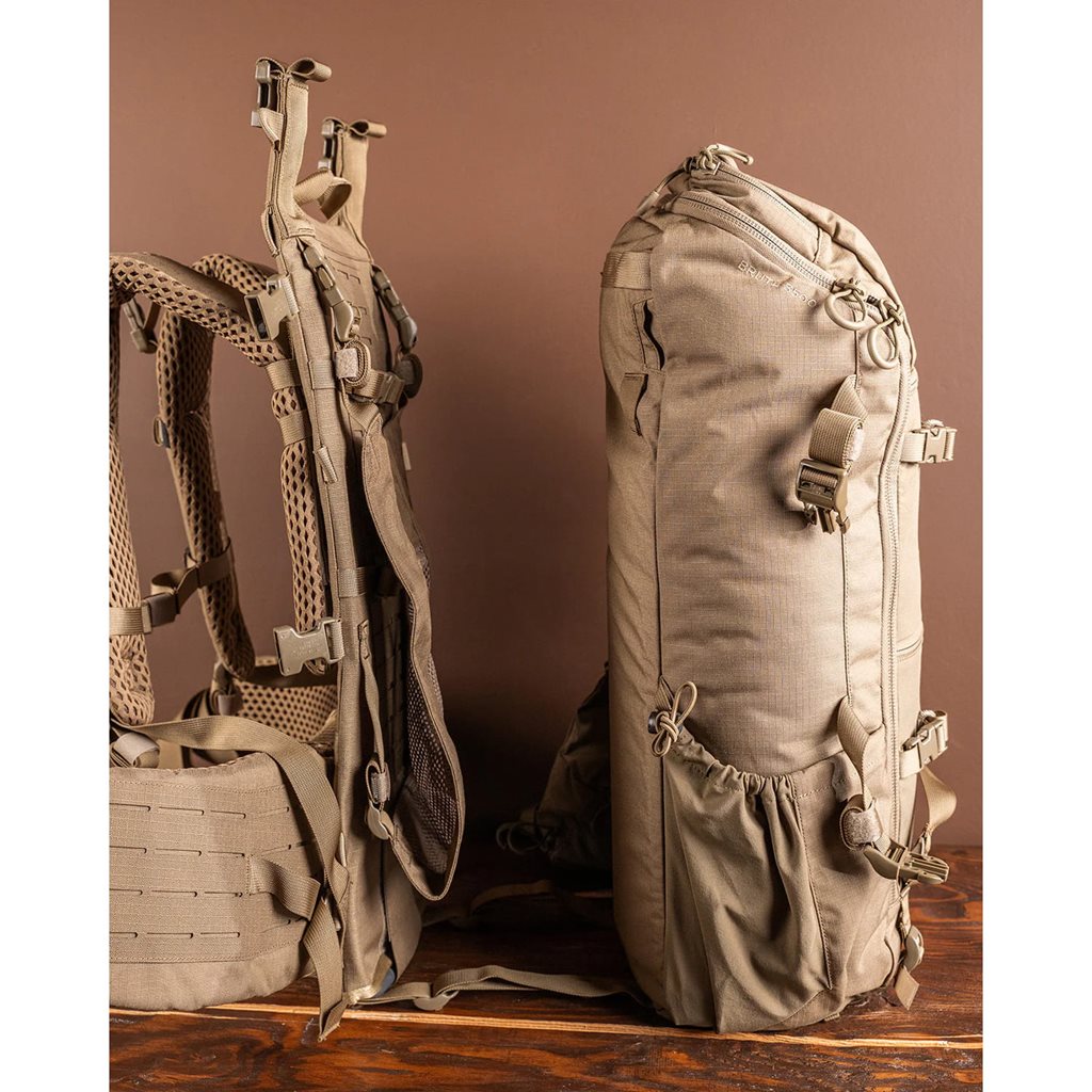 Mochila T35 BRUTE 3500 moderna de tamaño medio para transportar equipo pesado en viajes largos