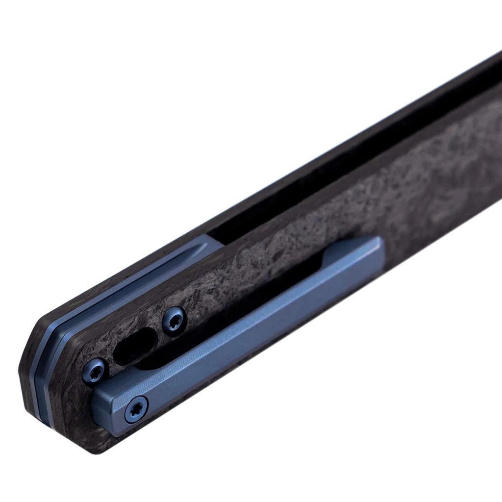 Navaja plegable TEKTO F2 BRAVO con hoja Drop point D2 y mango de fibra de carbono