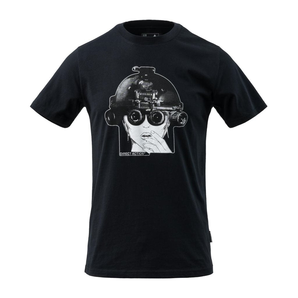 Camiseta negra con logo DIRECT ACTION y mujer con casco y visión nocturna