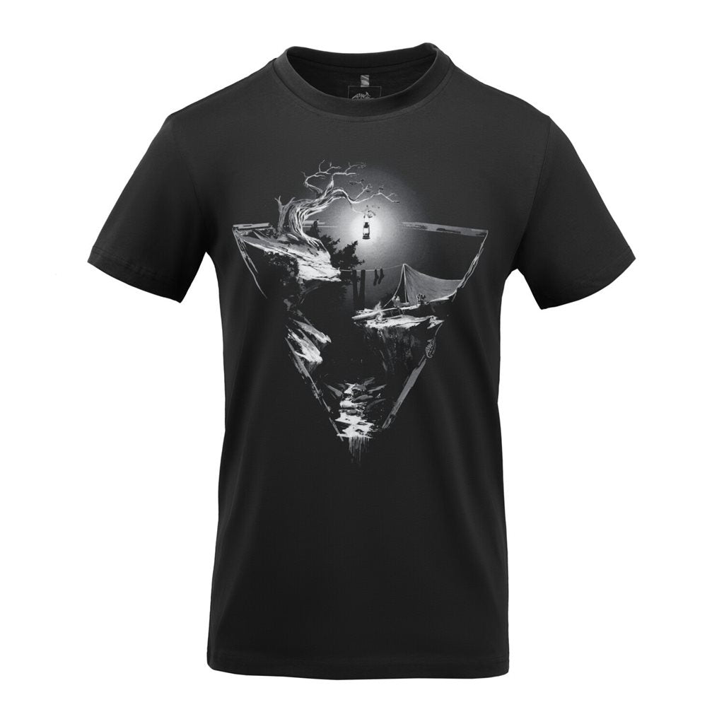 Camiseta NIGHT VALLEY negra con ilustración del valle nocturno