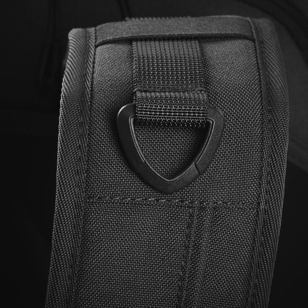 Mochila bandolera STOIRM GEARSLINGER 12 L verde con hebillas Duraflex y cremallera YKK