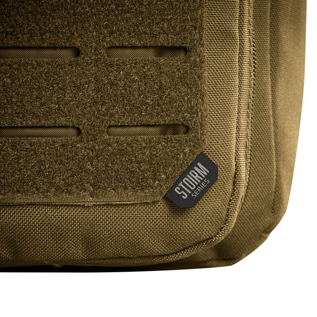 Mochila bandolera STOIRM GEARSLINGER 12 L verde con hebillas Duraflex y cremallera YKK