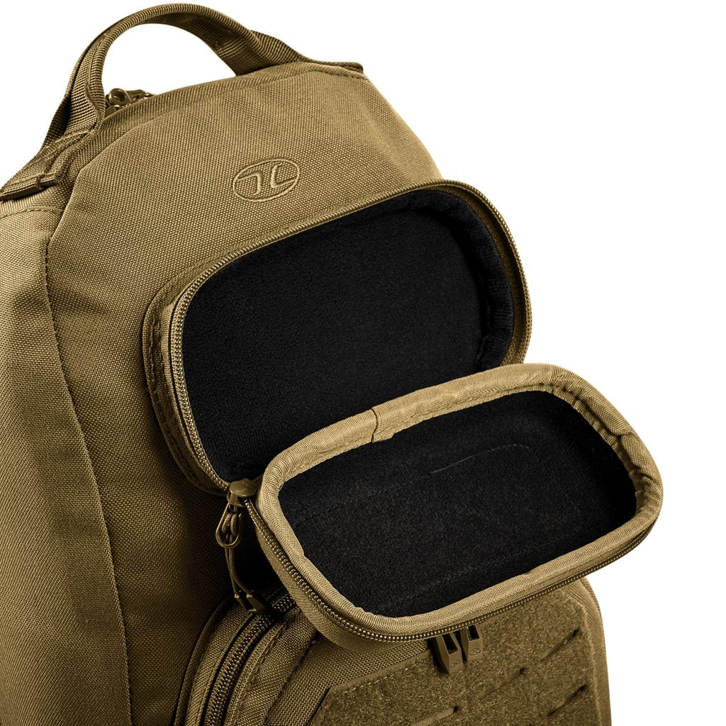 Mochila bandolera STOIRM GEARSLINGER 12 L verde con hebillas Duraflex y cremallera YKK