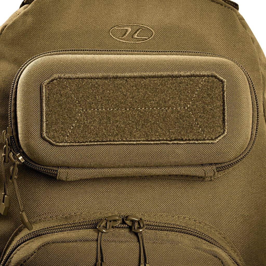 Mochila bandolera STOIRM GEARSLINGER 12 L verde con hebillas Duraflex y cremallera YKK