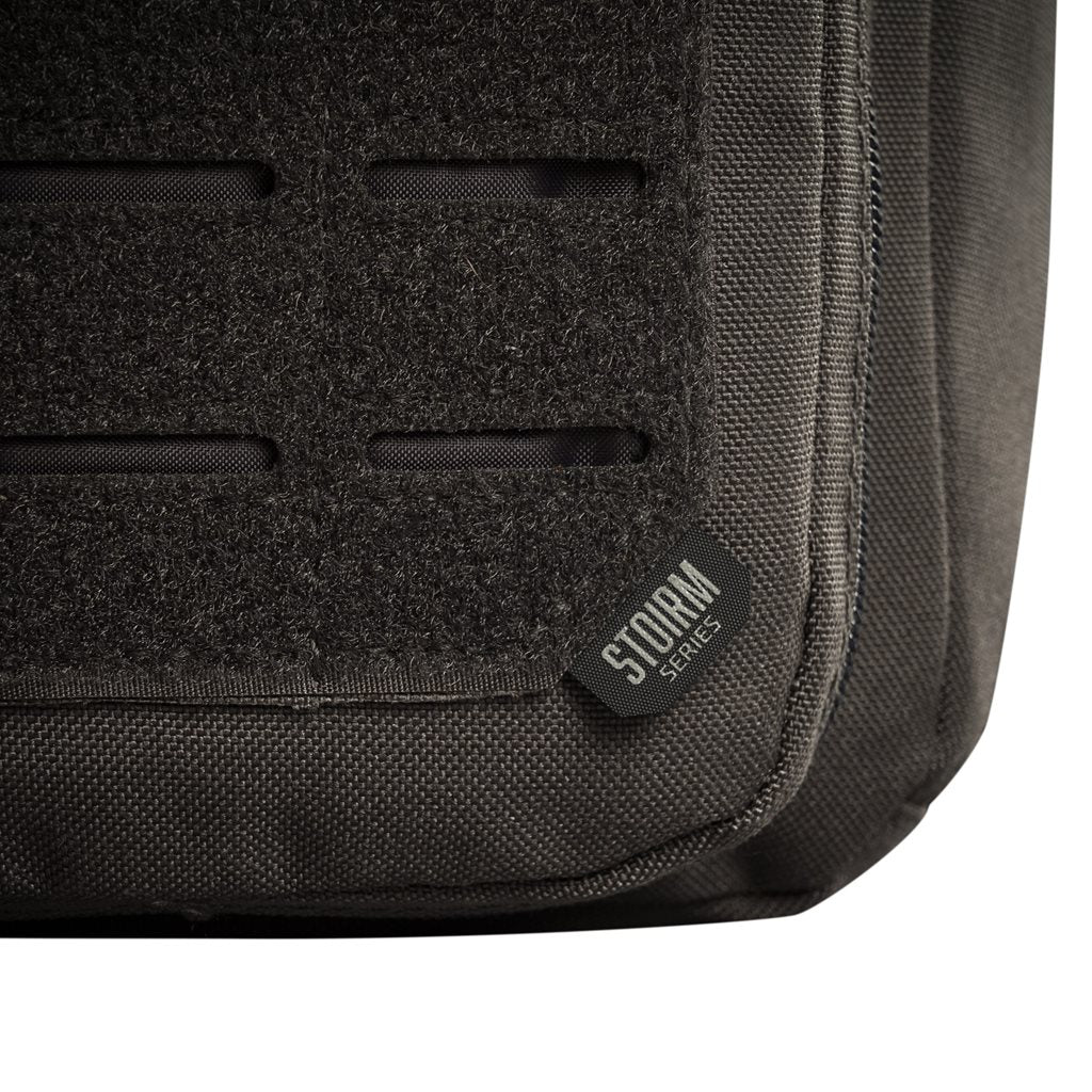 Mochila bandolera STOIRM GEARSLINGER 12 L verde con hebillas Duraflex y cremallera YKK