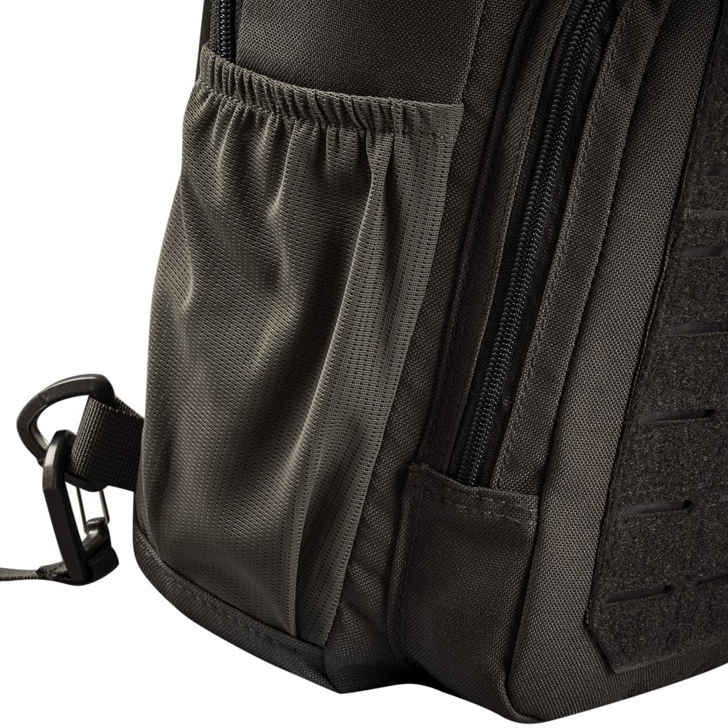 Mochila bandolera STOIRM GEARSLINGER 12 L verde con hebillas Duraflex y cremallera YKK