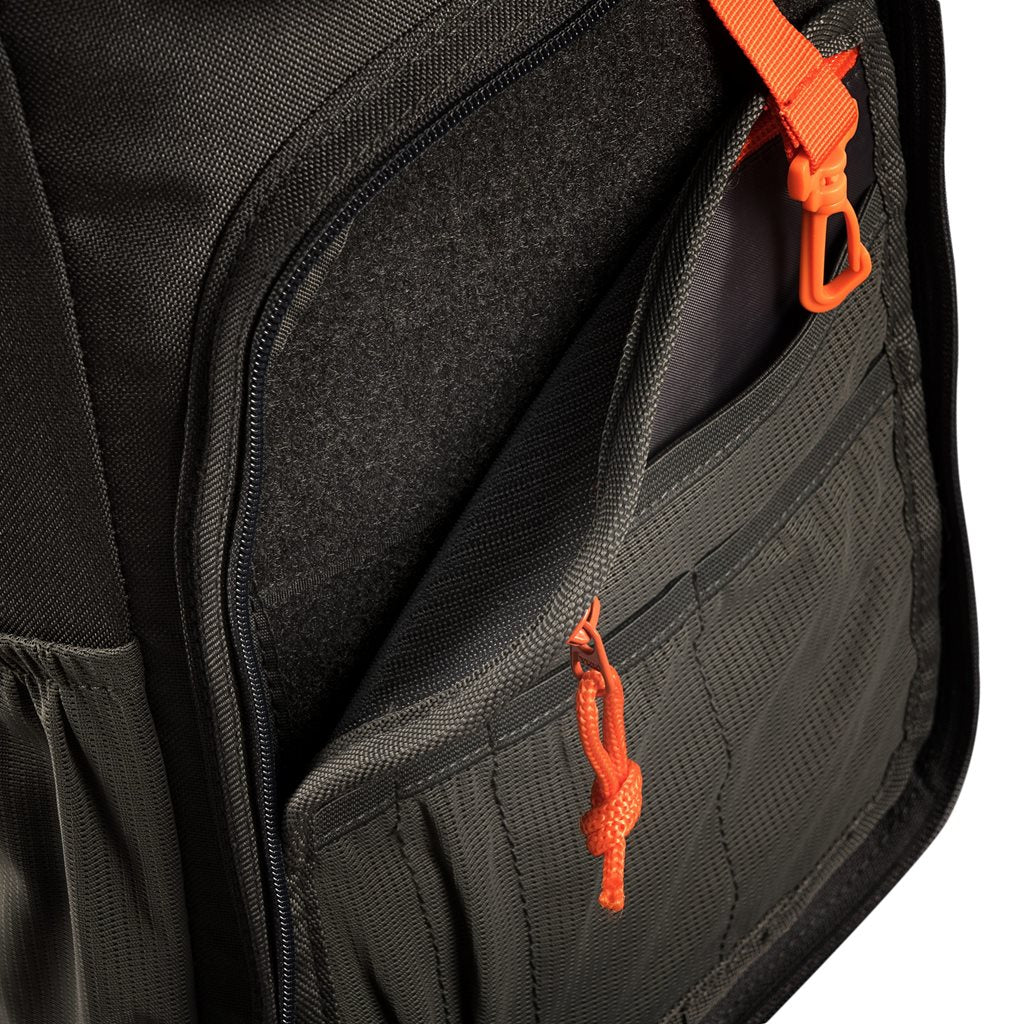 Mochila bandolera STOIRM GEARSLINGER 12 L verde con hebillas Duraflex y cremallera YKK