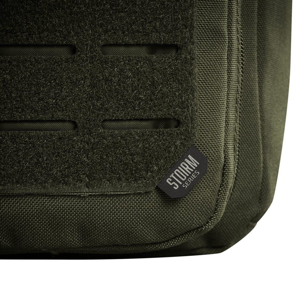 Mochila bandolera STOIRM GEARSLINGER 12 L verde con hebillas Duraflex y cremallera YKK