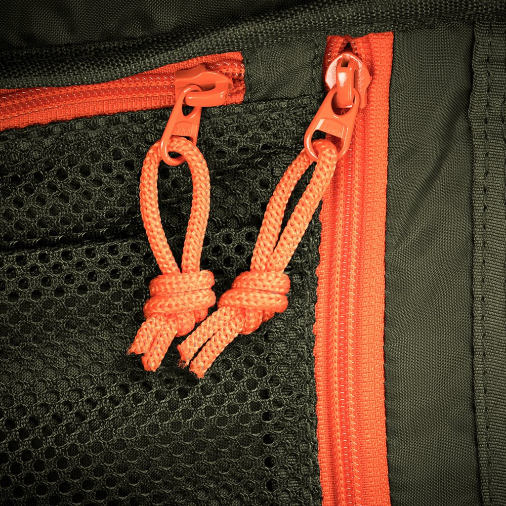 Mochila bandolera STOIRM GEARSLINGER 12 L verde con hebillas Duraflex y cremallera YKK