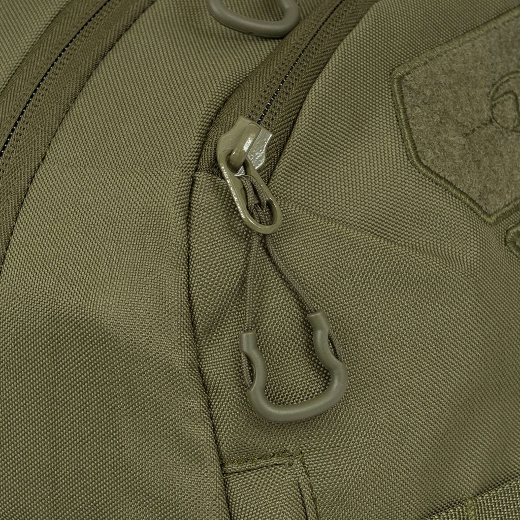 Imagen de la mochila EAGLE 1 (20 L) mostrando bolsillos, sistema MOLLE/PALS y respaldo ergonómico
