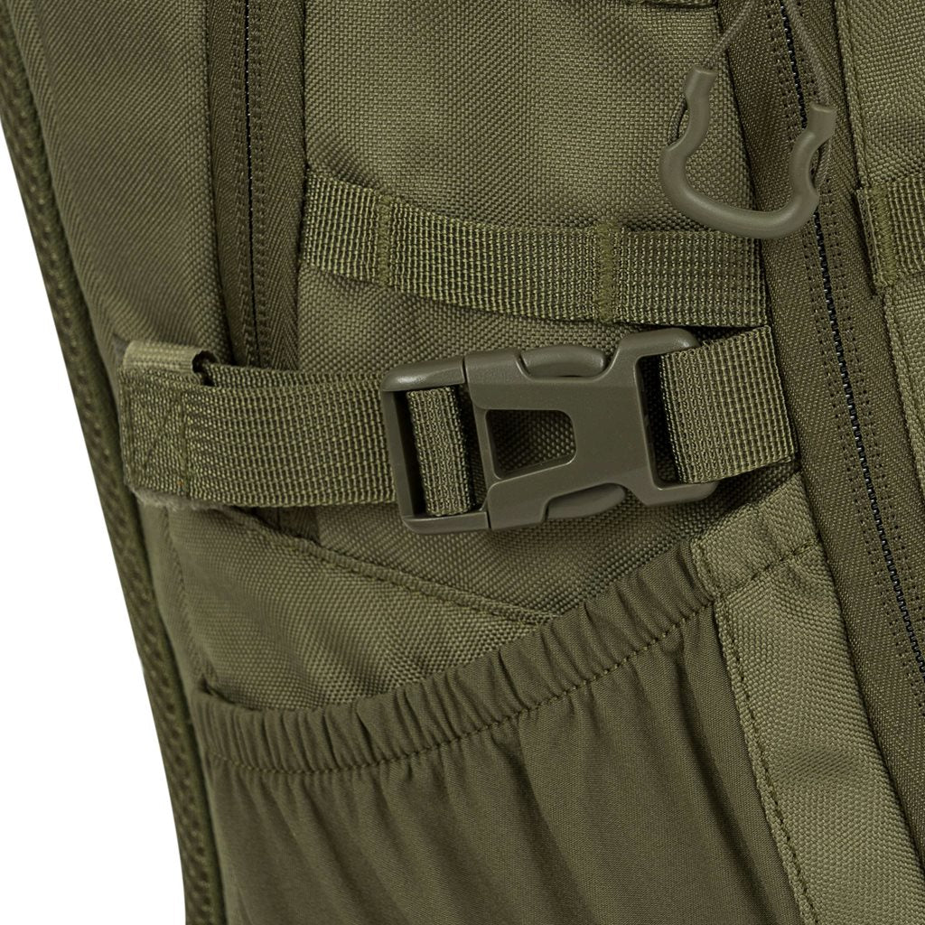 Imagen de la mochila EAGLE 1 (20 L) mostrando bolsillos, sistema MOLLE/PALS y respaldo ergonómico