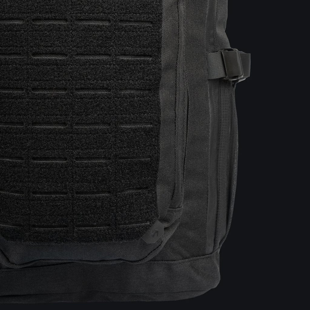 Mochila STOIRM Gen2 25 L negra con apertura clamshell