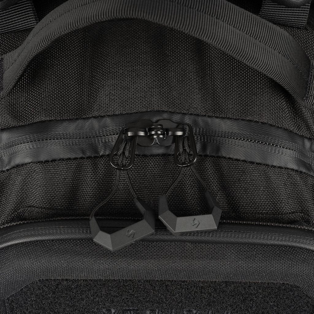 Mochila STOIRM Gen2 25 L negra con apertura clamshell