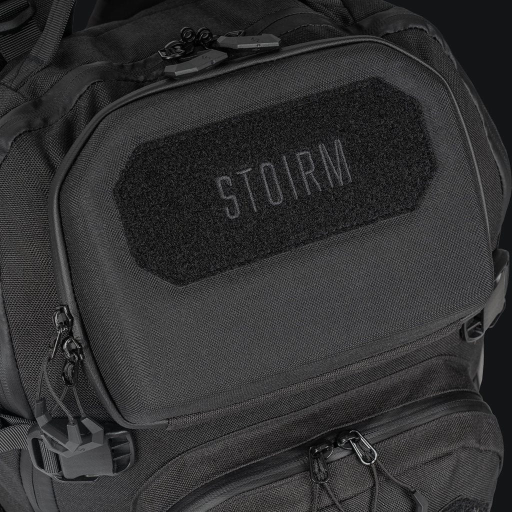 Mochila STOIRM Gen2 25 L negra con apertura clamshell