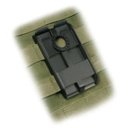 Portador MOLLE de doble fila UBC-04-2 para sujetar funda rotatoria ESP, vista del montaje para sistema MOLLE