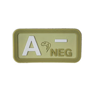 Parche 3D de plástico con indicación de grupo sanguíneo A- y respaldo de velcro