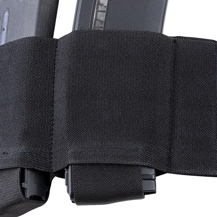 Cinturón elástico negro para cargadores con hasta ocho compartimentos ajustables.