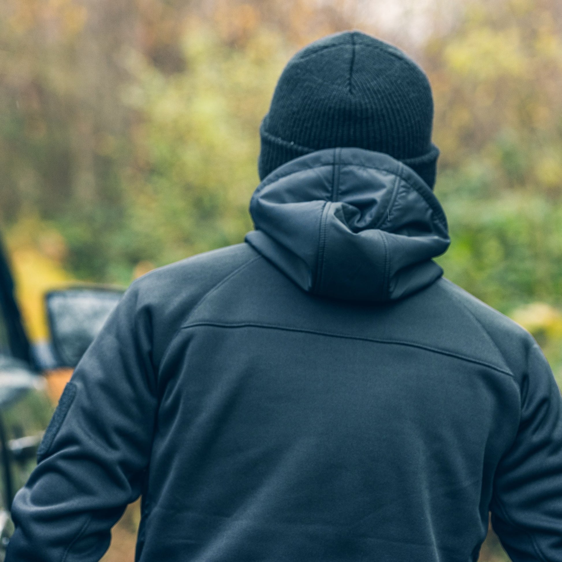 Sudadera polar STORM negra con capucha y bolsillos - VIPER
