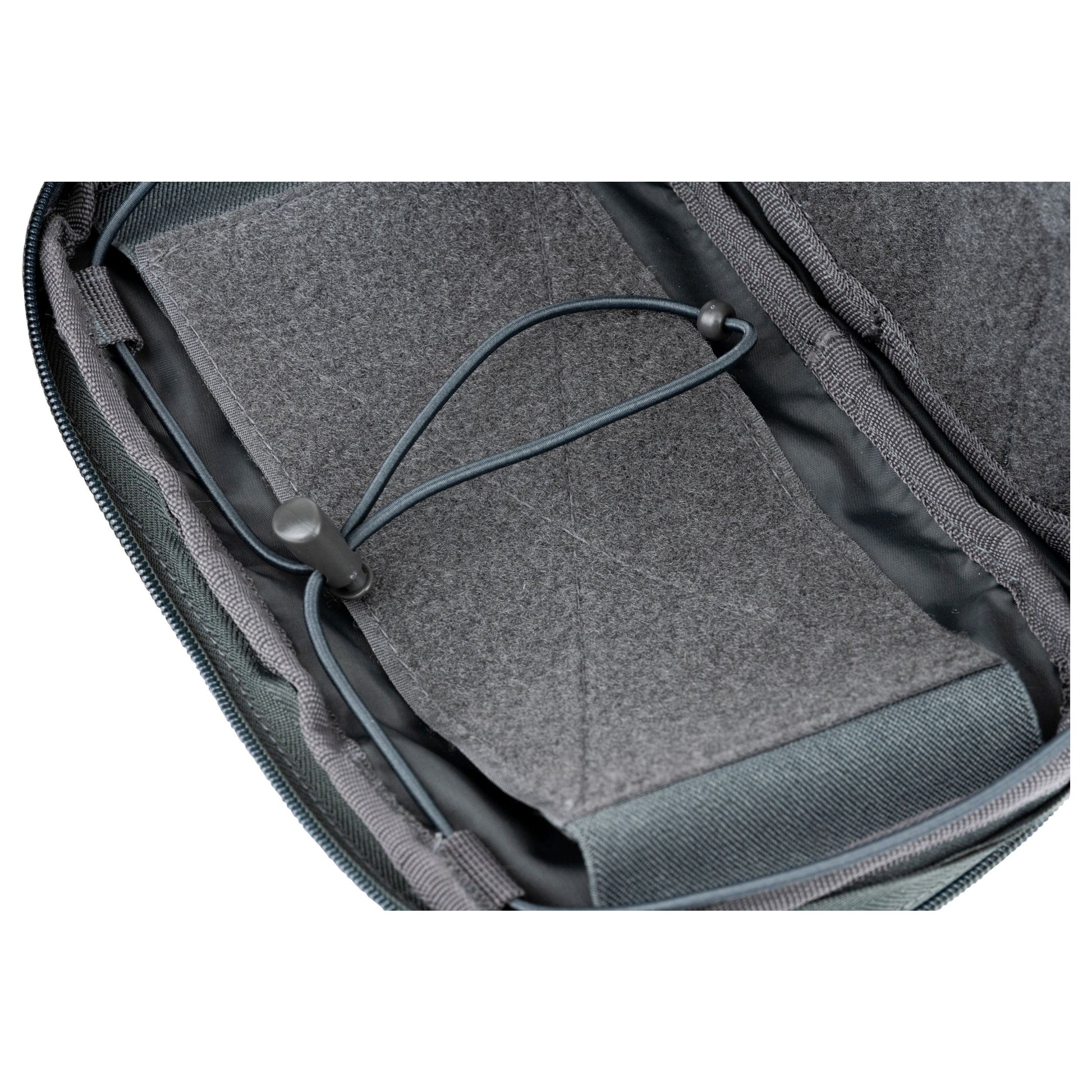 Funda VX COYOTE de Viper mostrando anclajes MOLLE/PALS exterior e interior y solapa administrativa desmontable