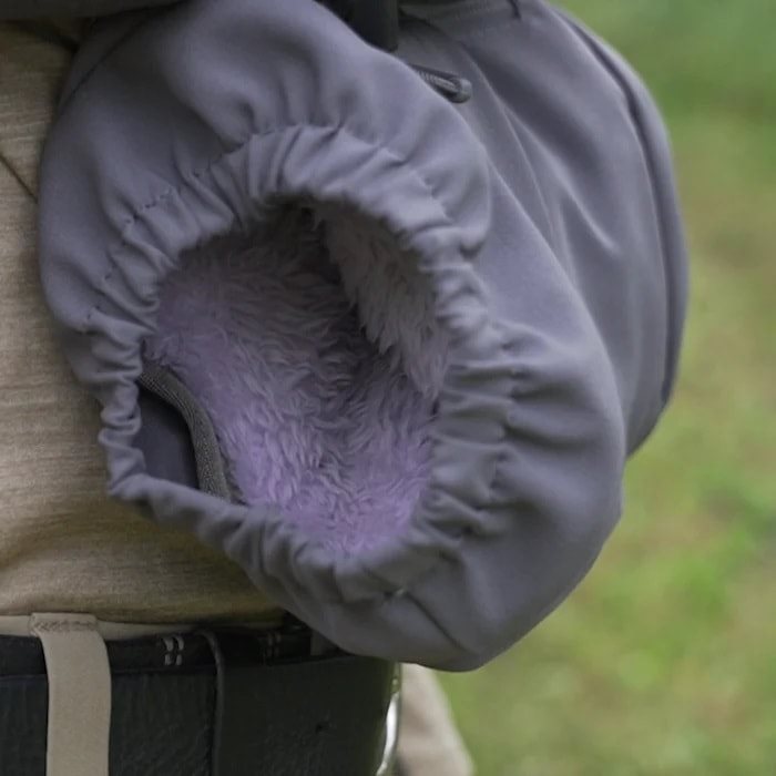 Calentador de manos RECON gris de Eberlestock con correa lumbar ajustable y bolsillo frontal