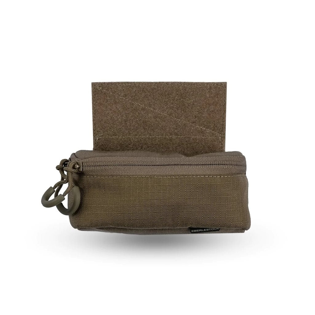 Funda RECON QUICKCASE gris de Eberlestock con cremallera bidireccional y solapa de velcro