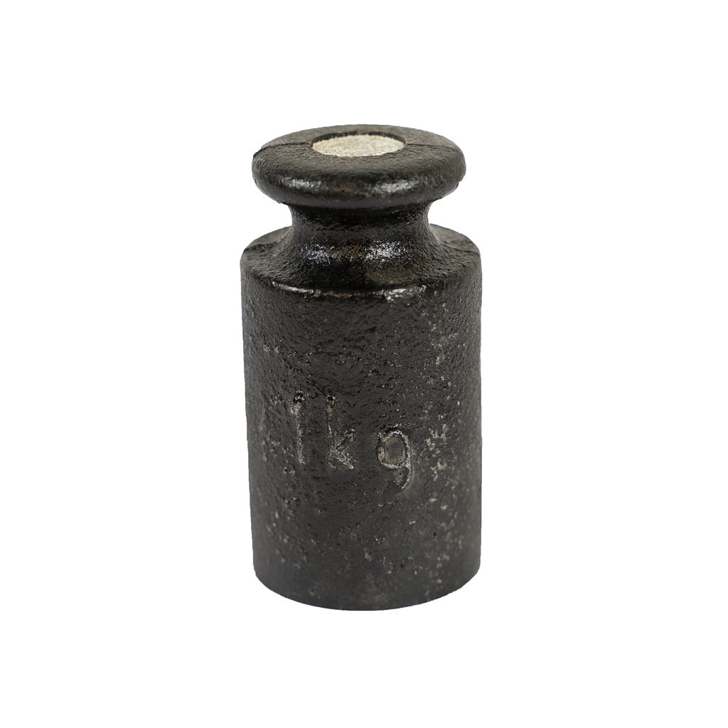 Peso de hierro fundido negro 1 kg, marca de calibración vencida, fabricado aprox. años 70-80