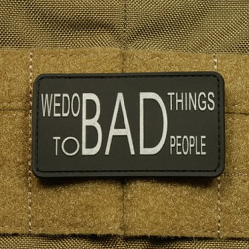 Parche plástico 'We do bad things to bad people' BLACK OPS negro, reverso con velcro (JTG-BAD)
