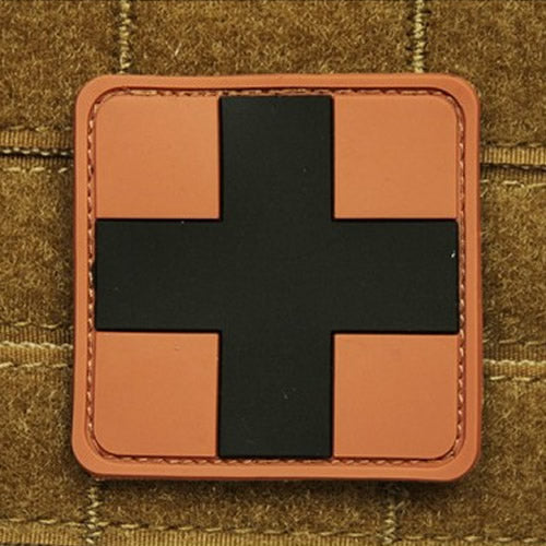 Parche plástico cruz MEDIC marrón y negro 5x5 cm con velcro