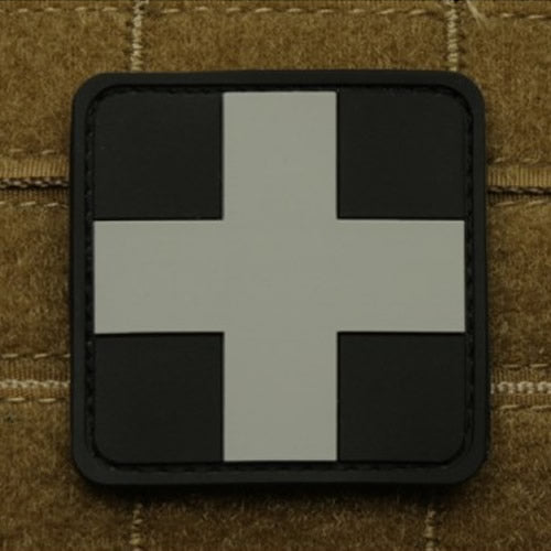 Parche plástico con cruz MEDIC negro y rojo 5 x 5 cm con velcro